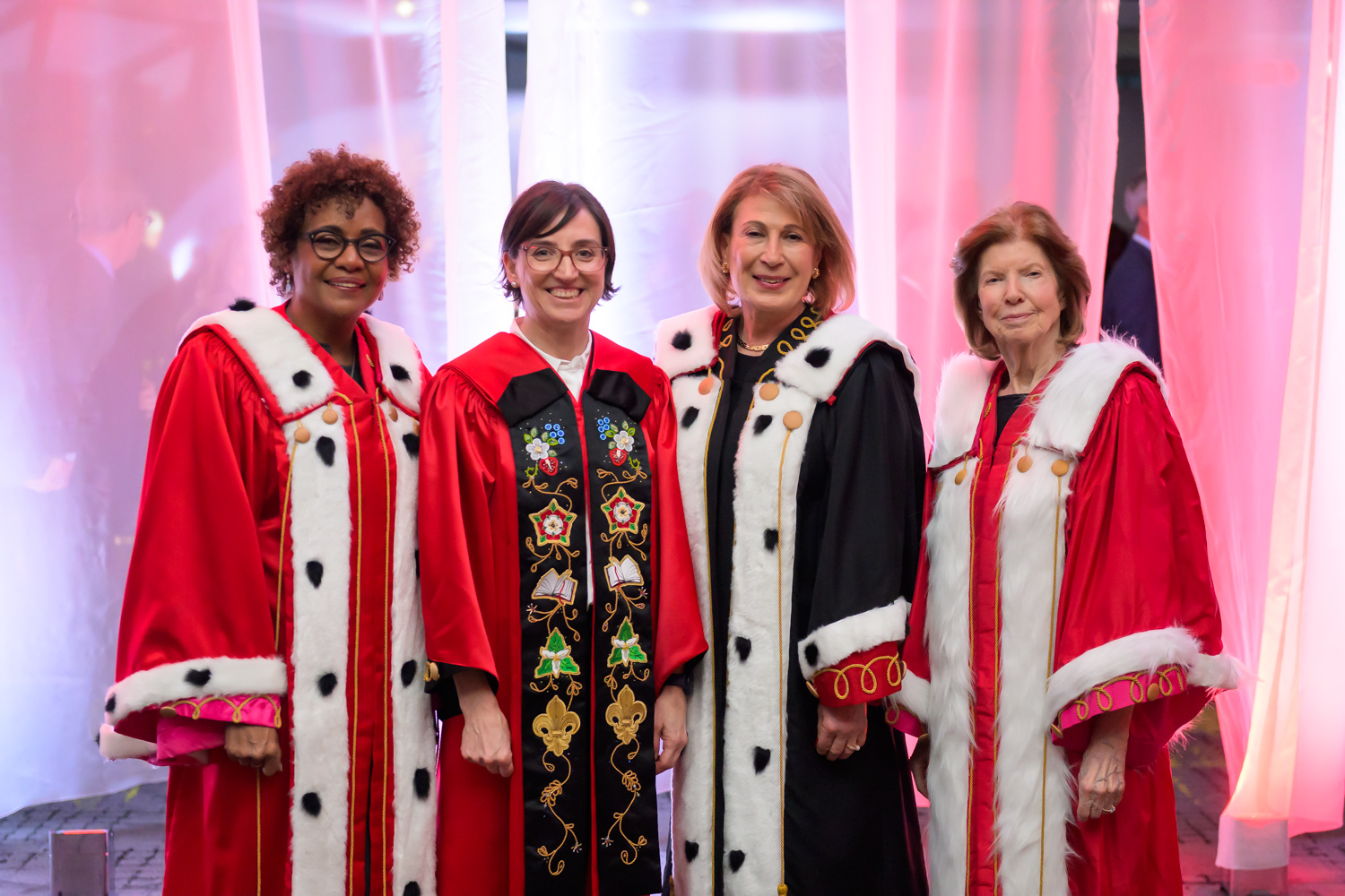 Marie-Eve Sylvestre sourrounded by feminine colleagues