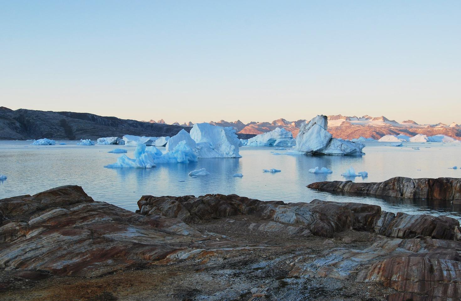 Melting glaciers in the Arctic