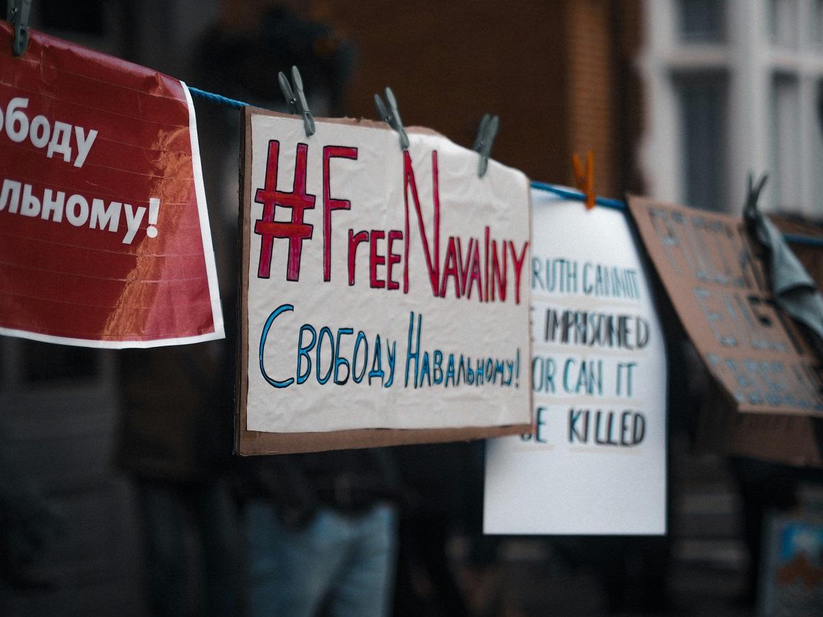 Protest sign reading #FreeNavalny