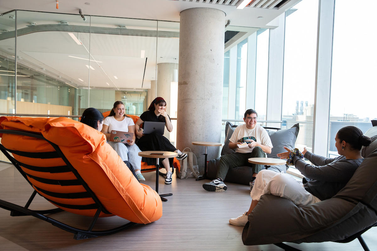 Students at the INNOVA Lab