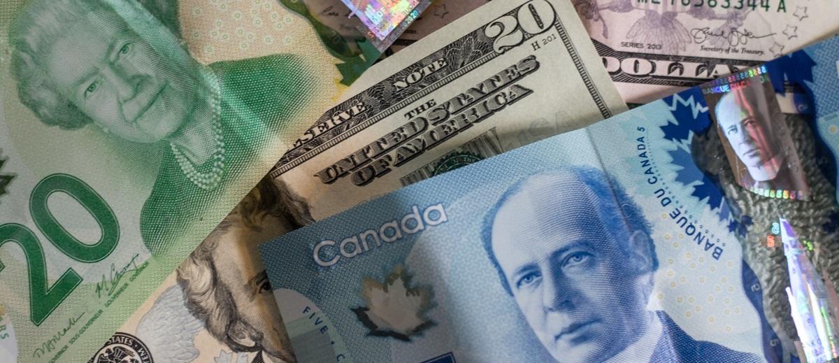 Canadian and U.S. currencies mixed together