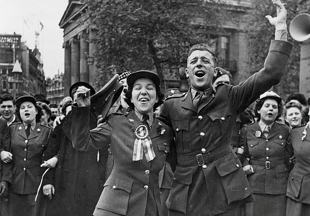 Canadian Women's Army Corps, World War 2, celebrating VE Day in London