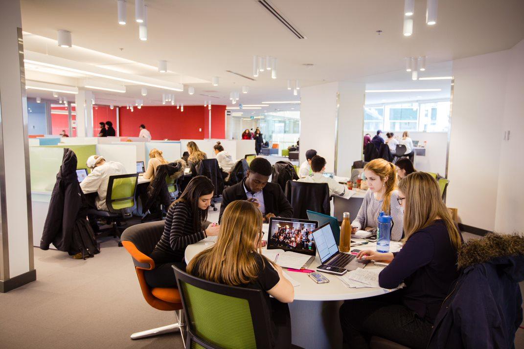 Espaces d'études avec étudiants