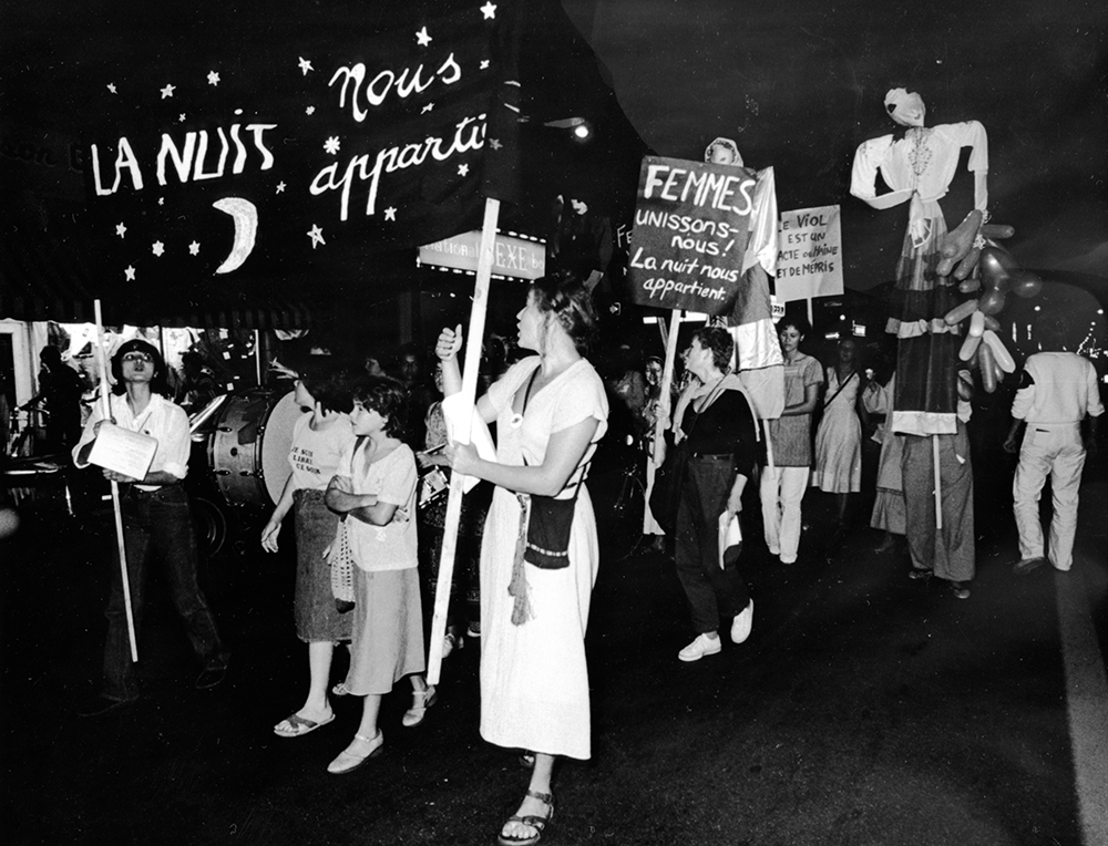 Assemblée tenant des bulletins de votes. Fonds du Comité canadien d'action sur le statut de la femme