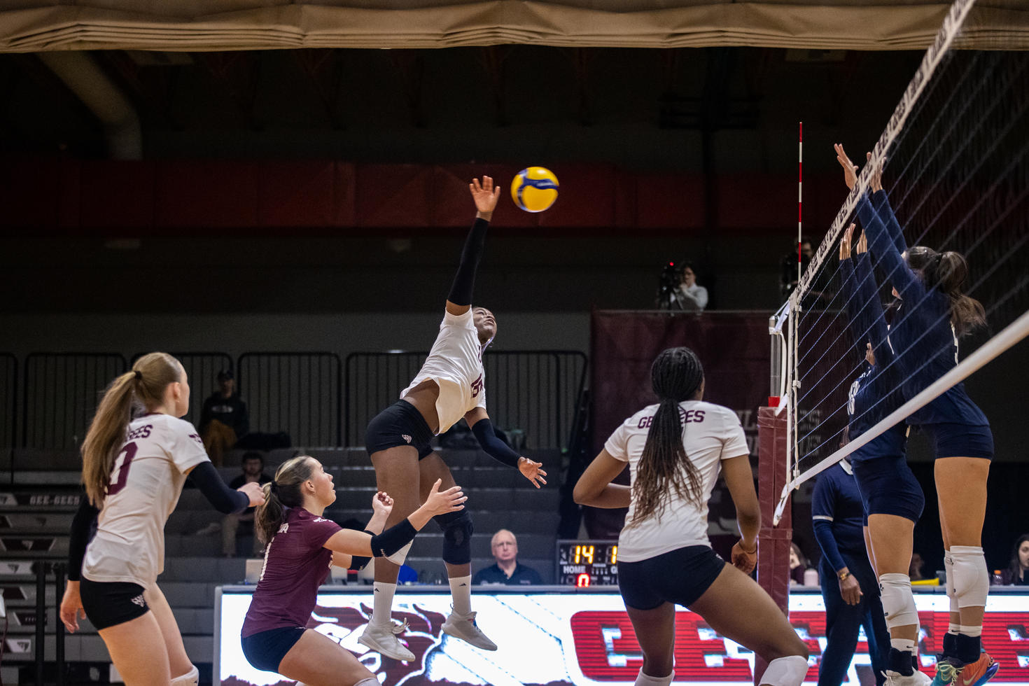 Gee-gees women's volleyball game 