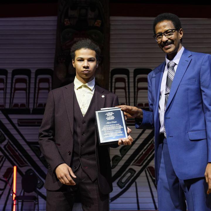 Photo of Kareem Mukbil receiving the Academic Excellence Award