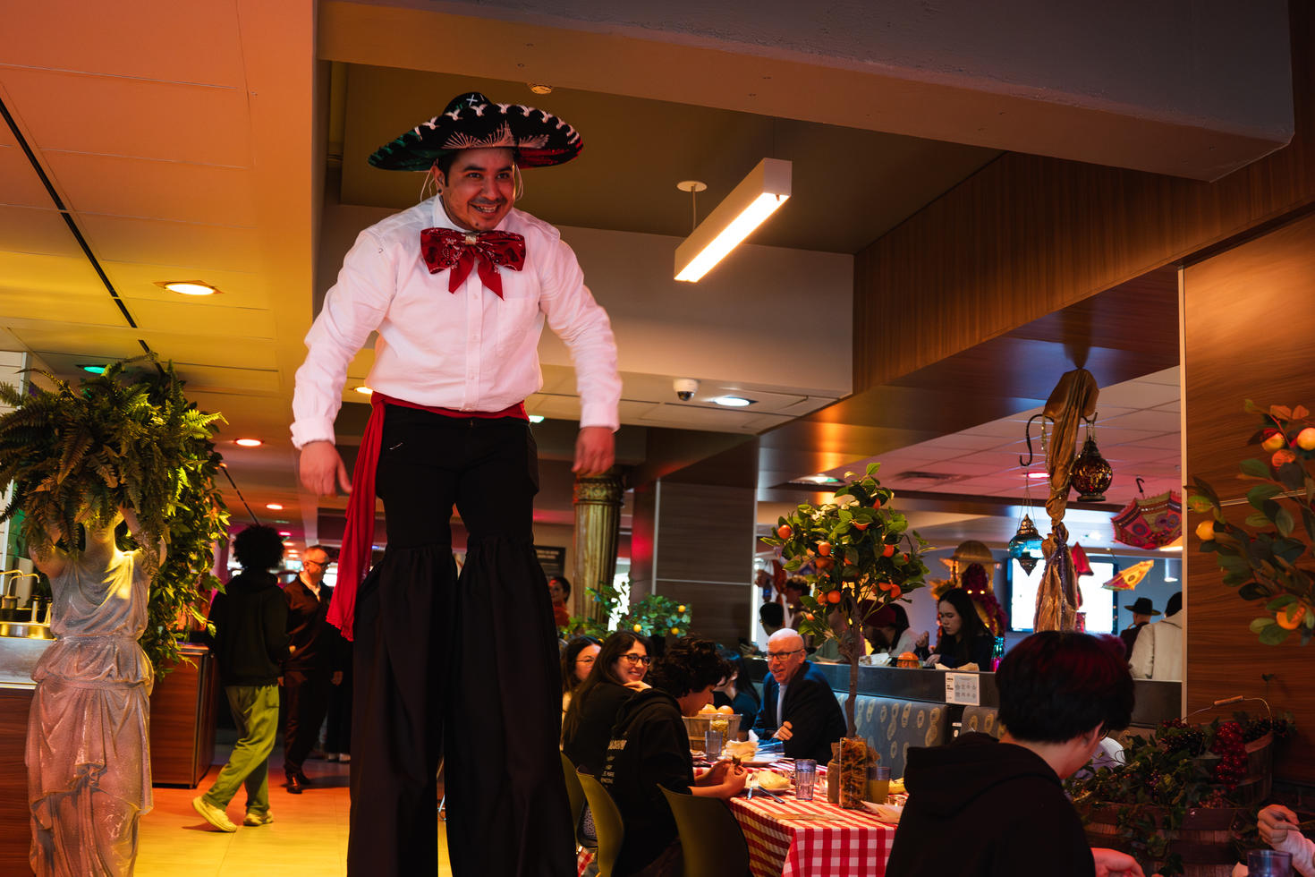Mariachi on stilts