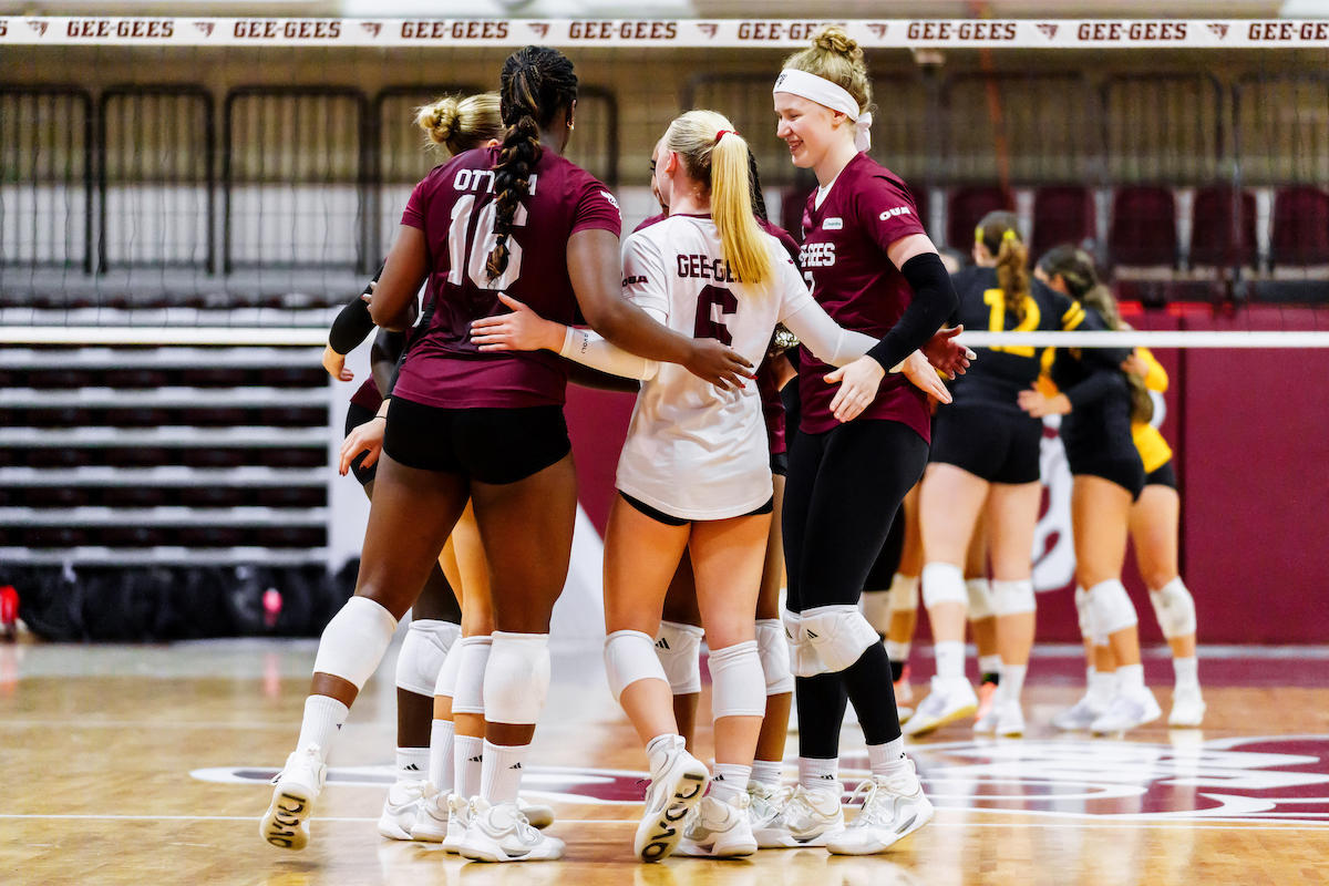 Gee-Gees women's volleyball players