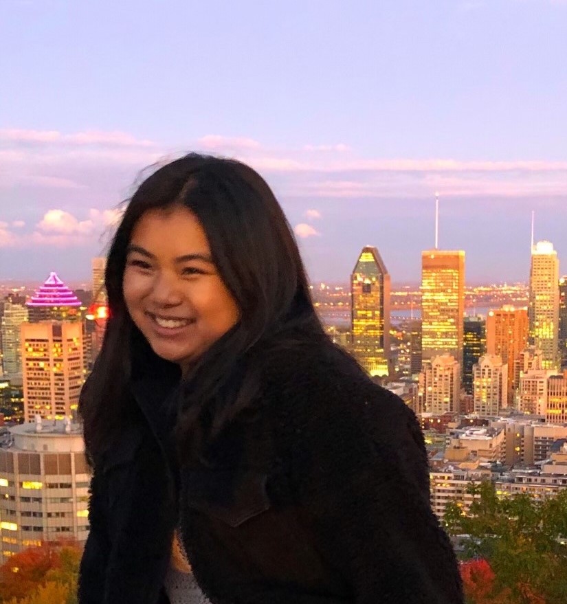 Mélanie Sitting on a ledge