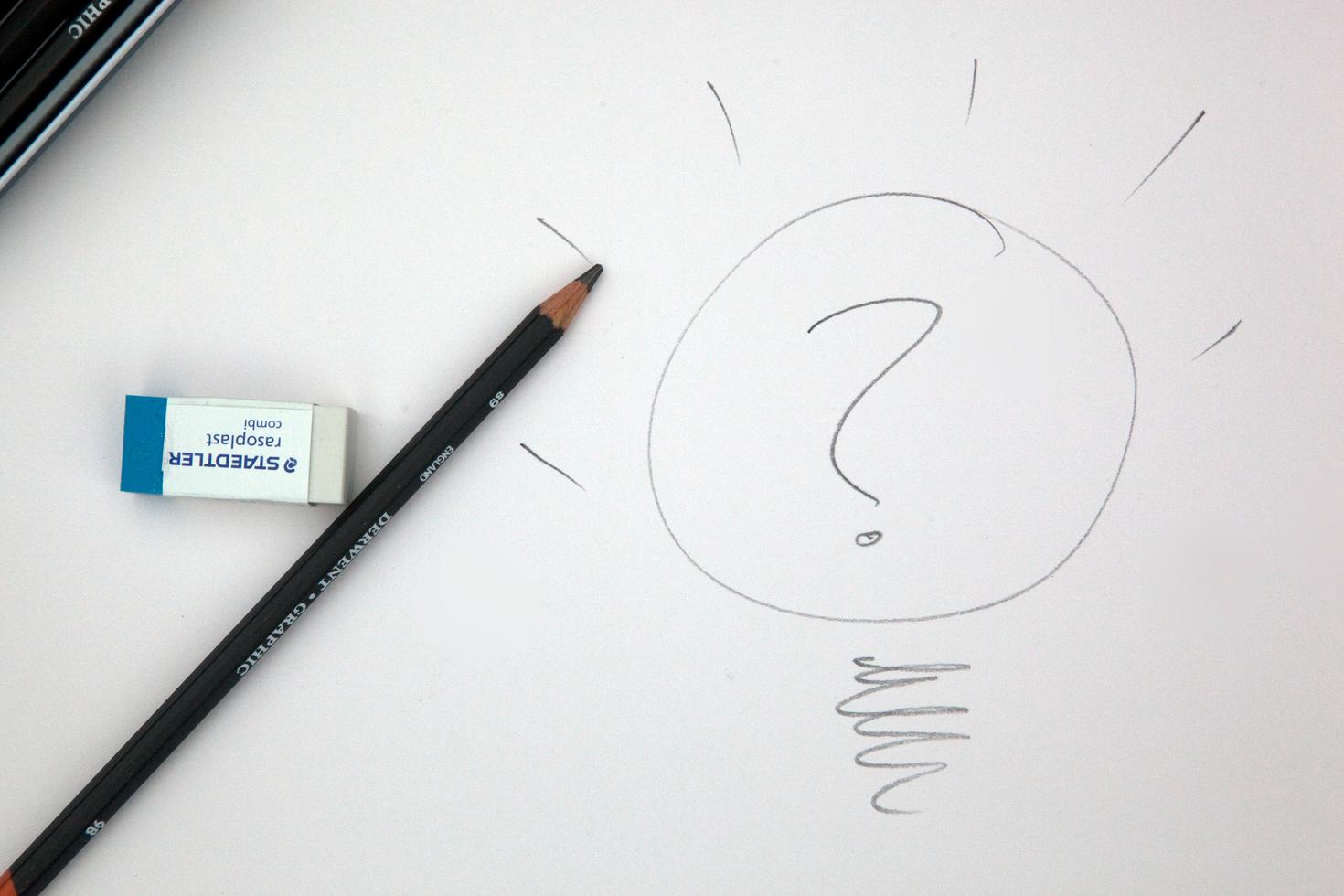 Lightbulb drawn in pencil