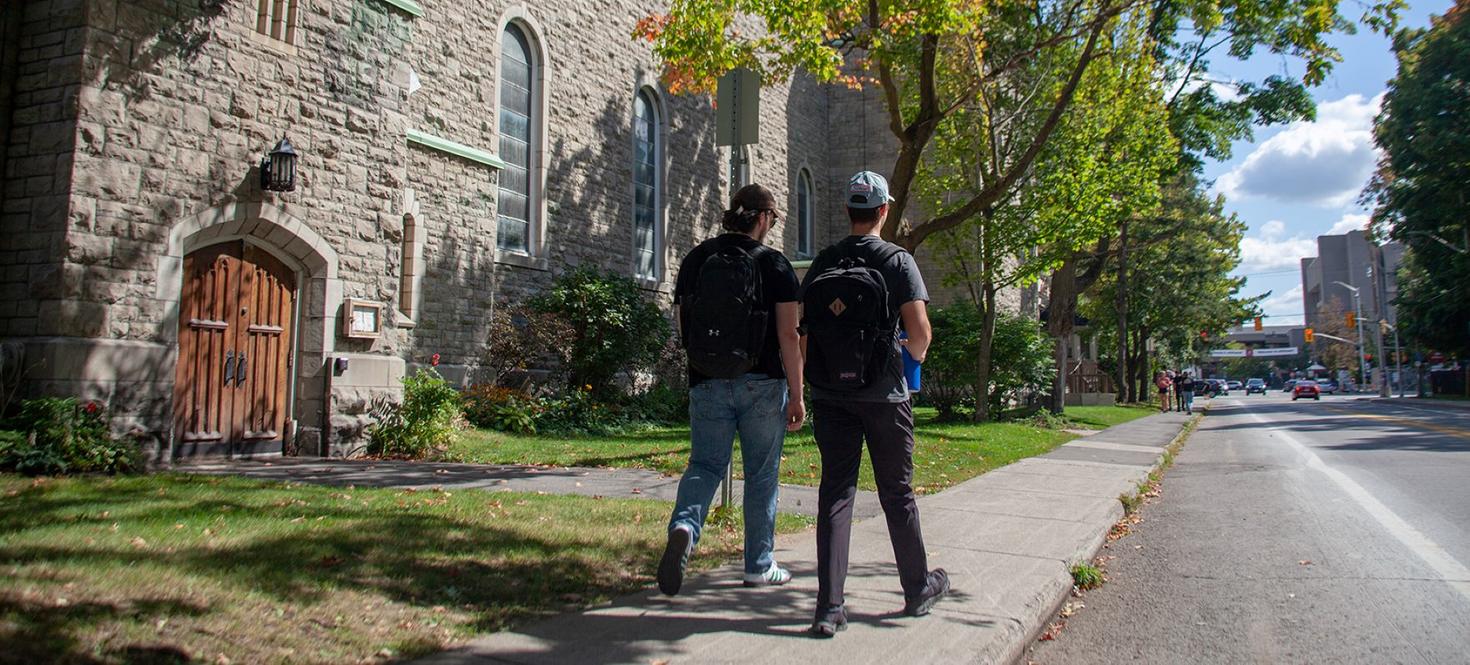 students walking down cumberland street towards campus