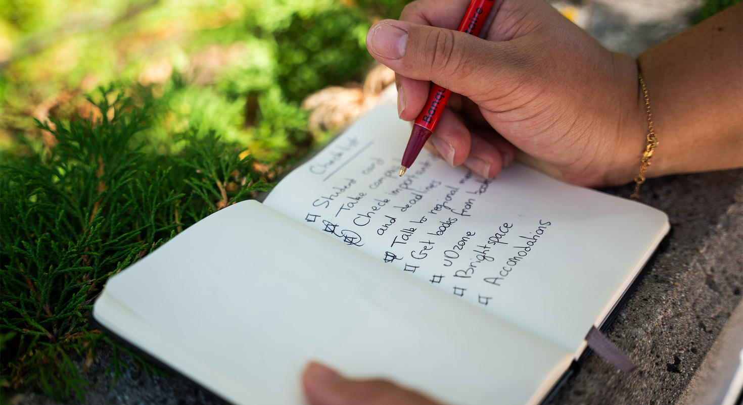 A notepad that shows a checklist of things to do for new students. 