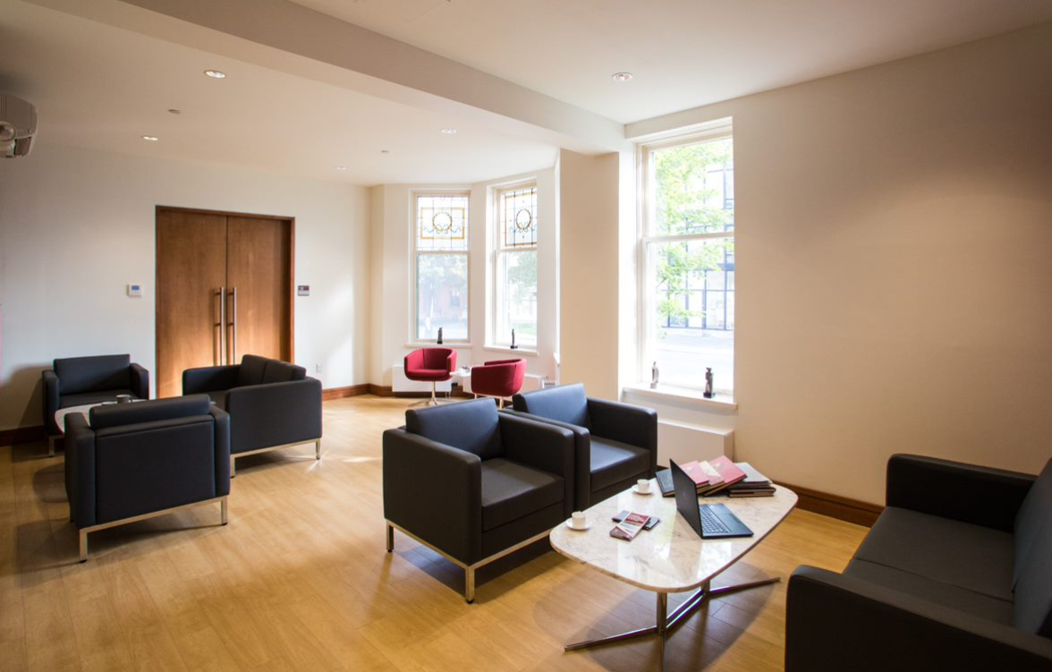 Salle dans le pavillon des diplômés Alex-Trebek