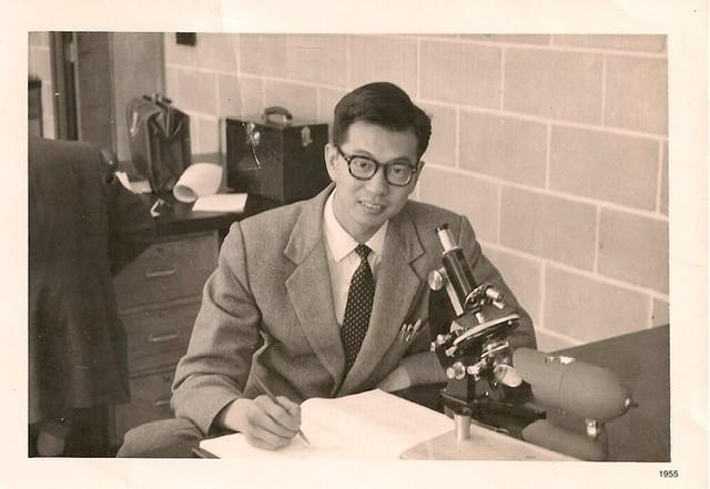 Dr Francis Wong pendant ses études à l'Université d'Ottawa – 1955