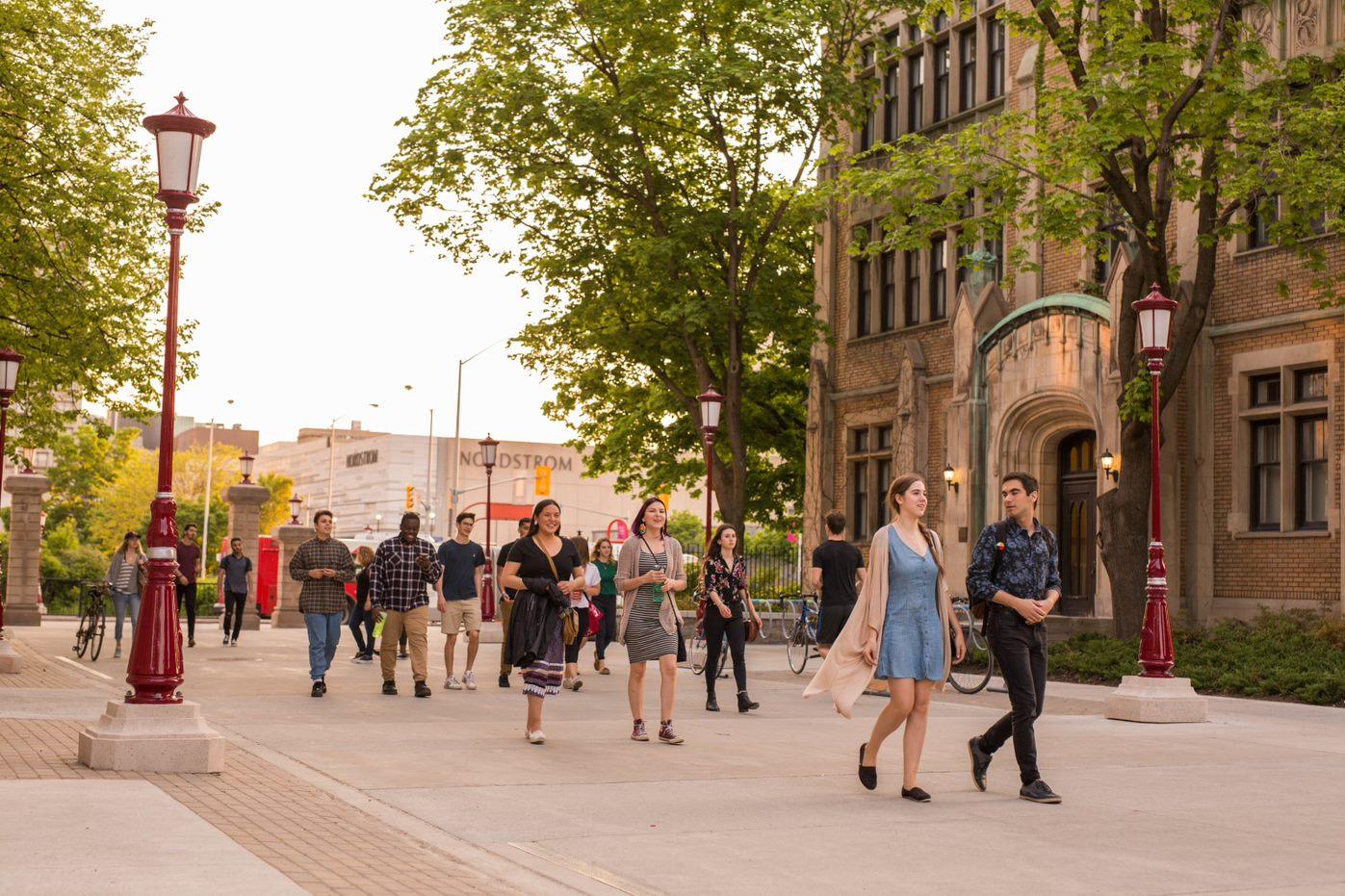 étudiants sur le campus