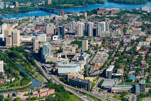 Vue aérienne du campus de l'Université d'Ottawa.