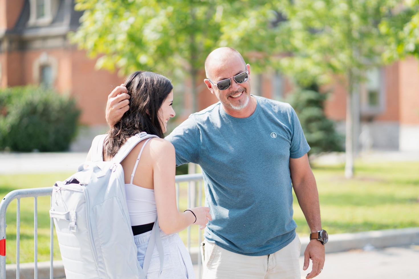 Un père avec sa fille à l'Université d'Ottawa
