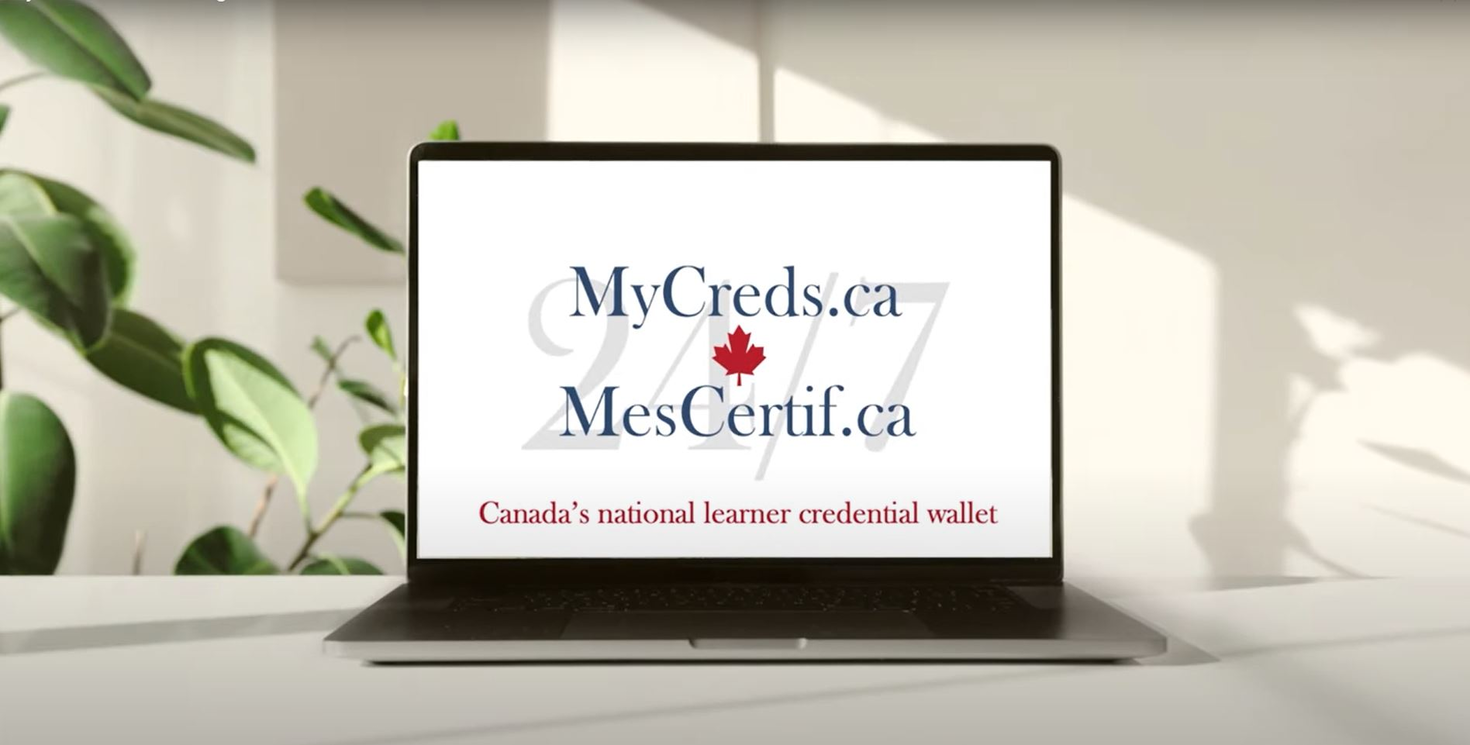 Ordinateur portable avec "MesCertif.ca. Le portefeuille canadien de documents d'études officiels"