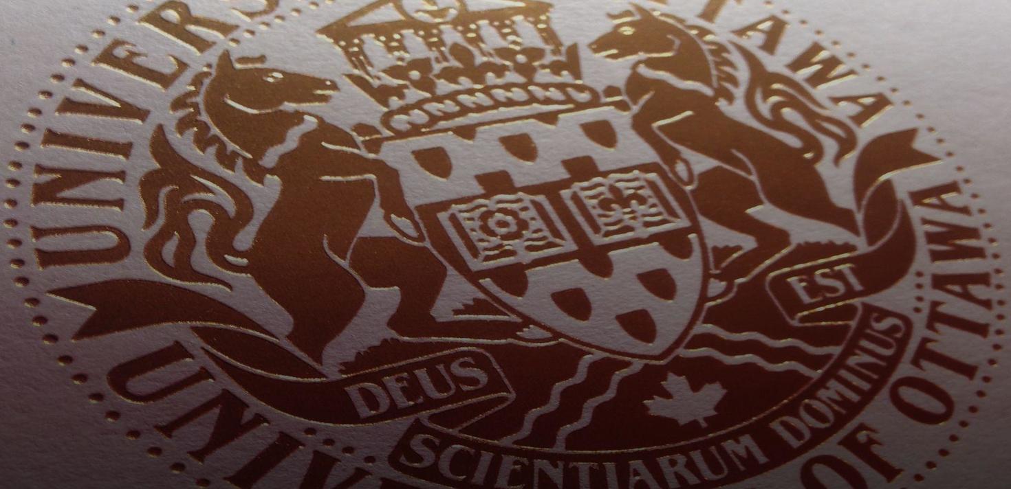 plan rapproché du sceau de l'université d'ottawa