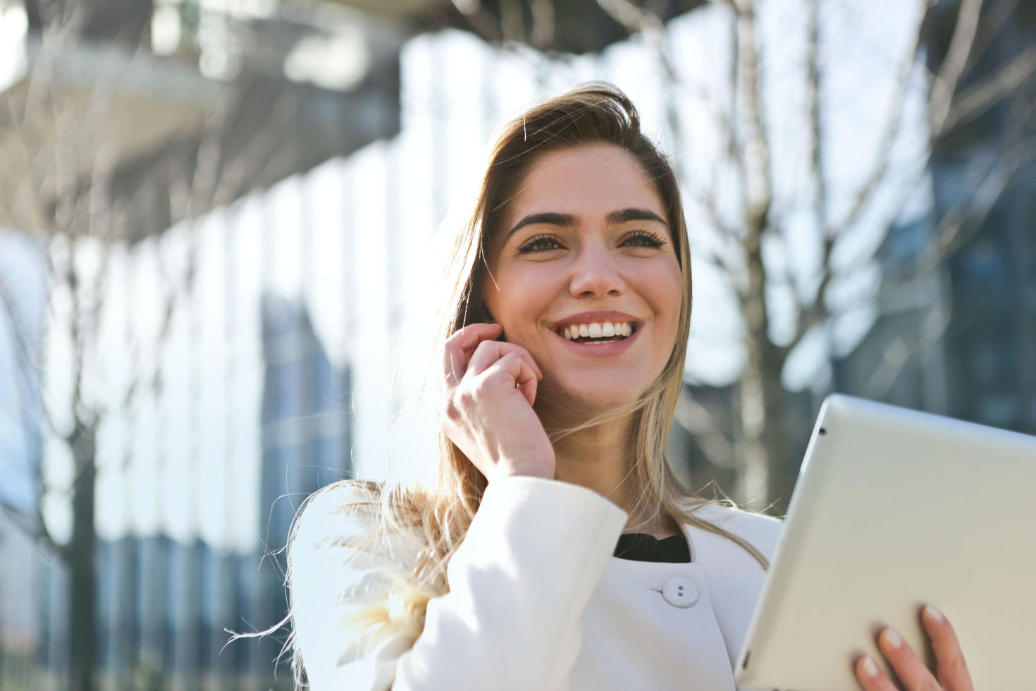étudiante parlant au téléphone