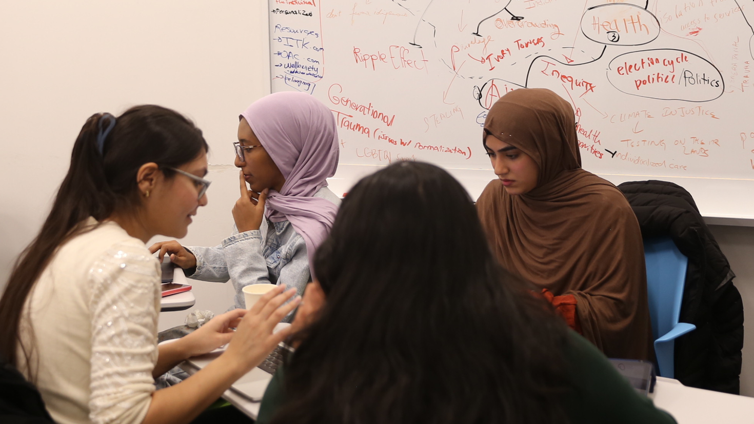 Des équipes interdisciplinaires ont travaillé intensivement pendant 48 heures. Photo : Norane Hassan