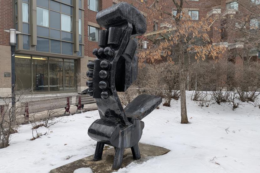 La sculpture « Abaat ».