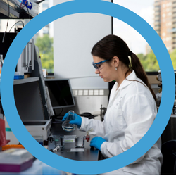 étudiante en lab