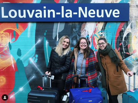 Des étudiantes d'uOttawa inscrites au double diplôme : Kayla Nehme, Laura Sehl, et Melissa Crète