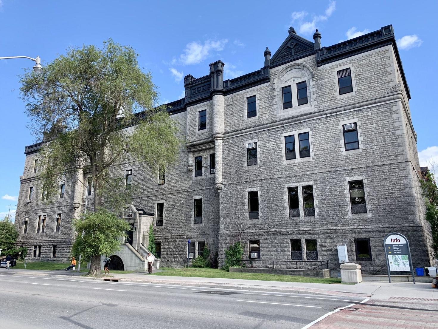 Édifice de la Faculté des arts.