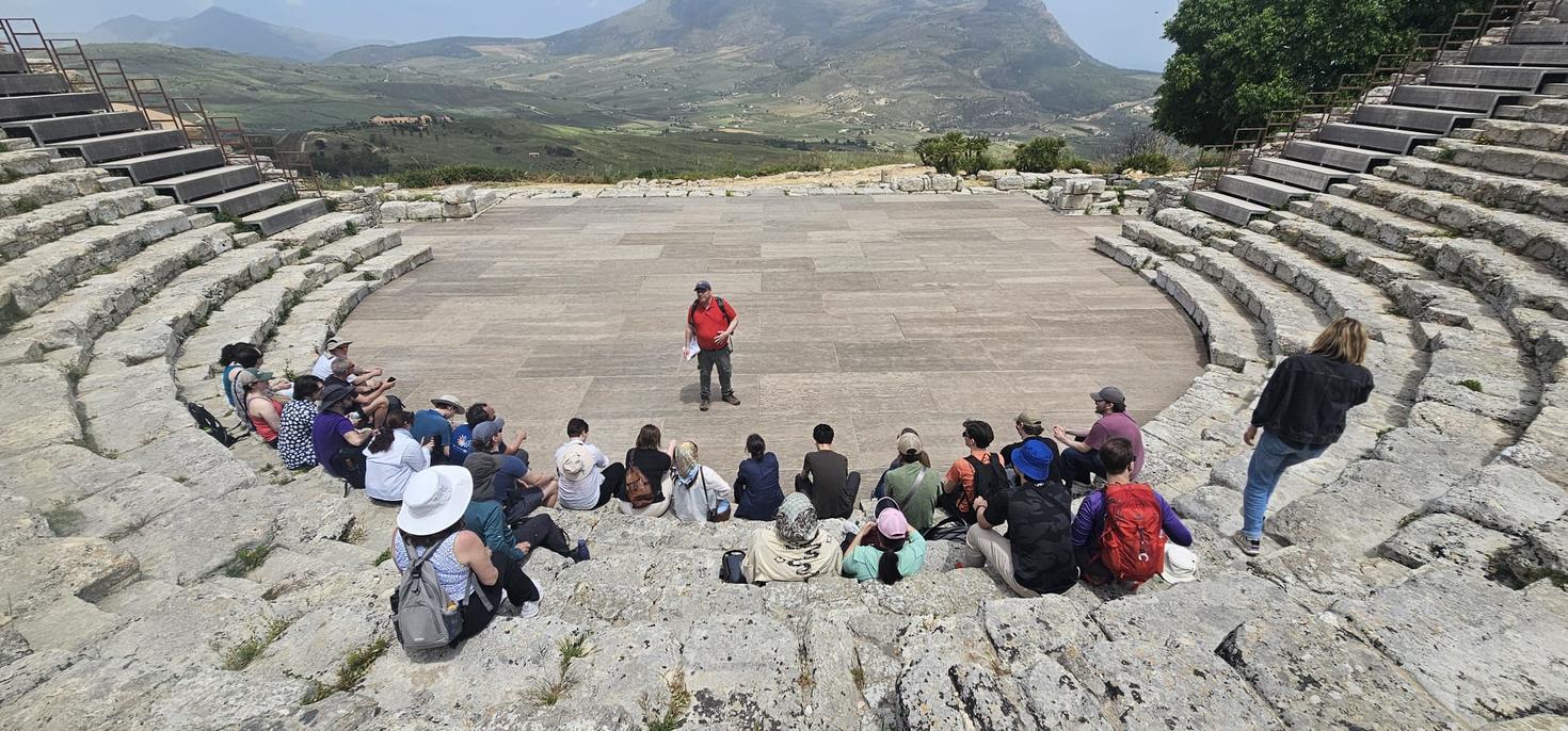 groupe d'étudiant en Sicile