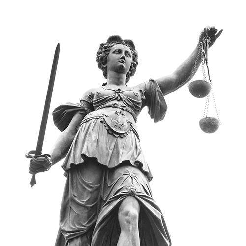 Photo de la statue de la Dame de la Justice
