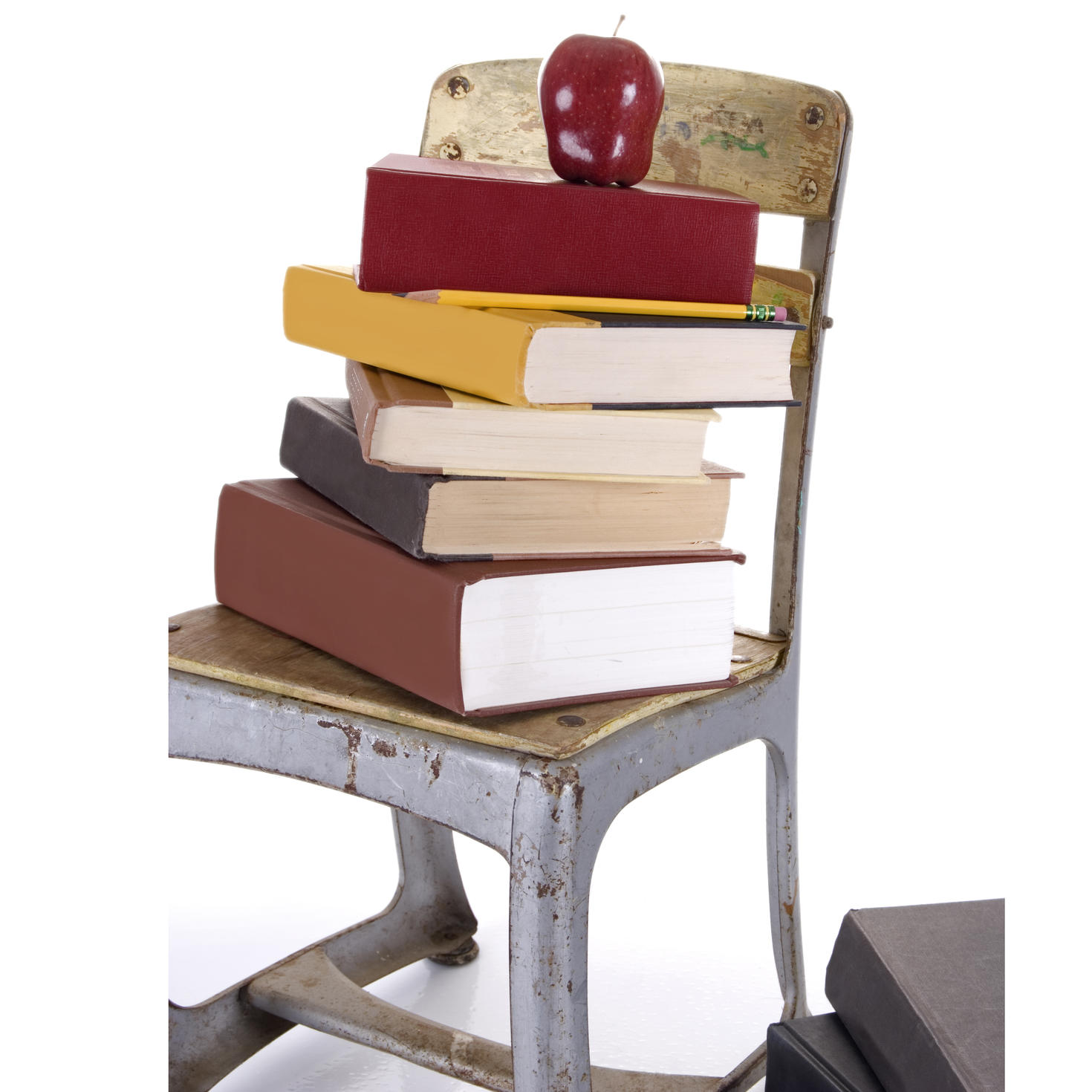 Livres empilés sur une chaise