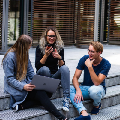 Étudiants en discussion