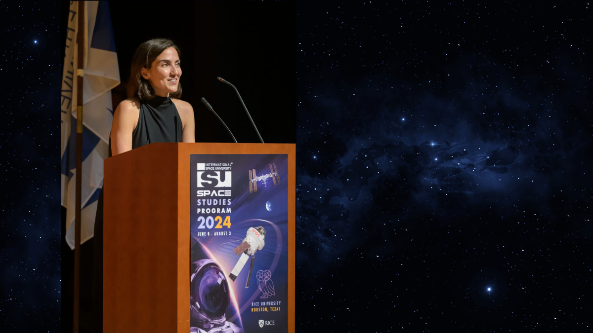 Ola Mirzoeva 1L droit intervient lors de la remise des diplômes du programme d'études spatiales de l'niversité internationale de l'espace