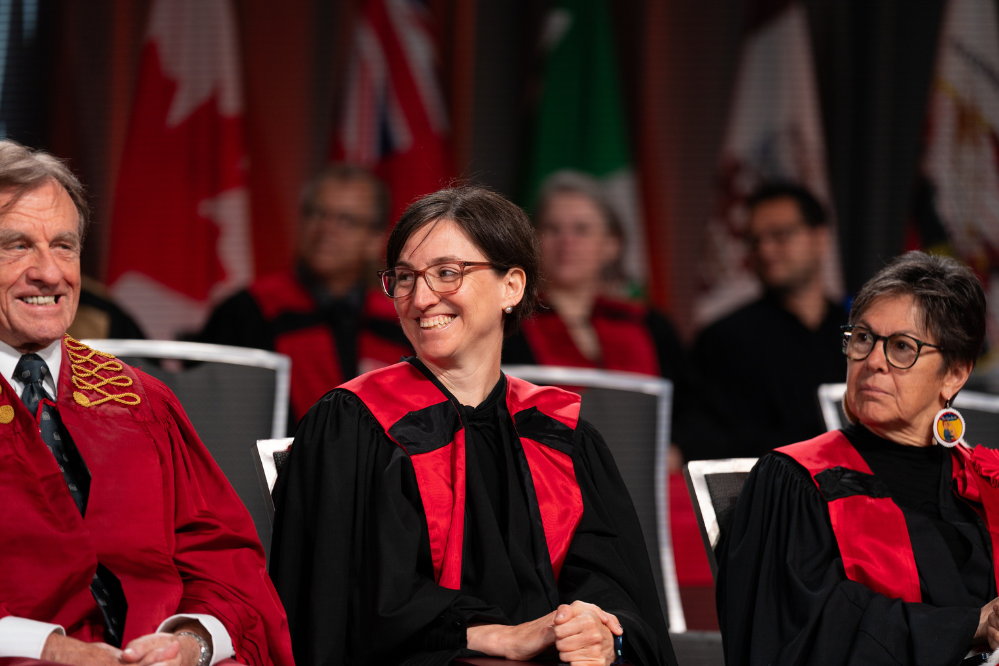 La nouvelle présidente et vice-chancelière Marie-Eve Sylvestre, l’ex-président et professeur de droit Allan Rock, et la sénatrice Kim Pate, professeure à la Section de common law.