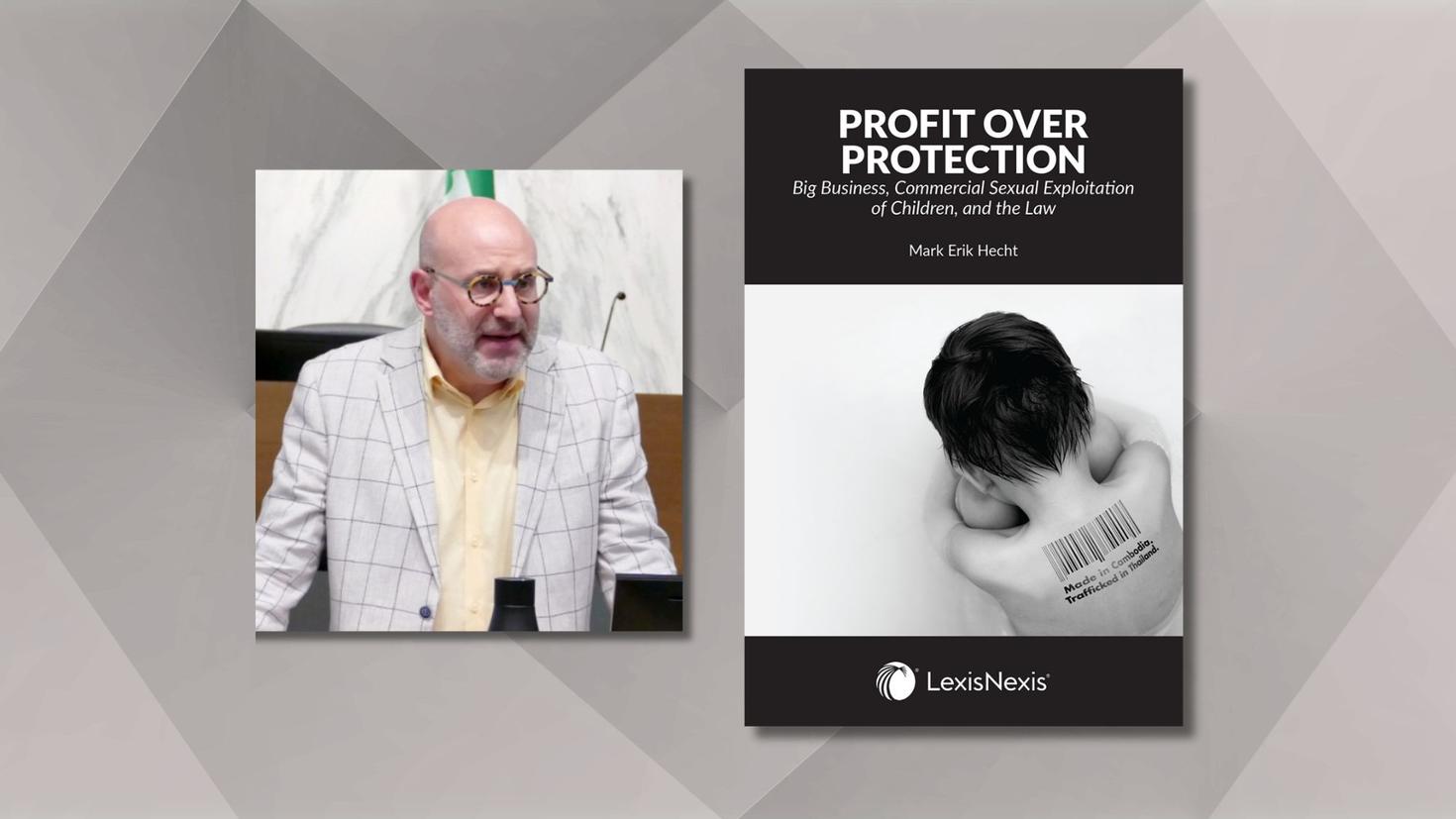 Le professeur Hecht avec son livre 