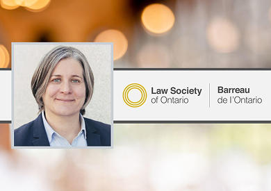 La professeure Amy Salyzyn et le logo du Barreau de l'Ontario