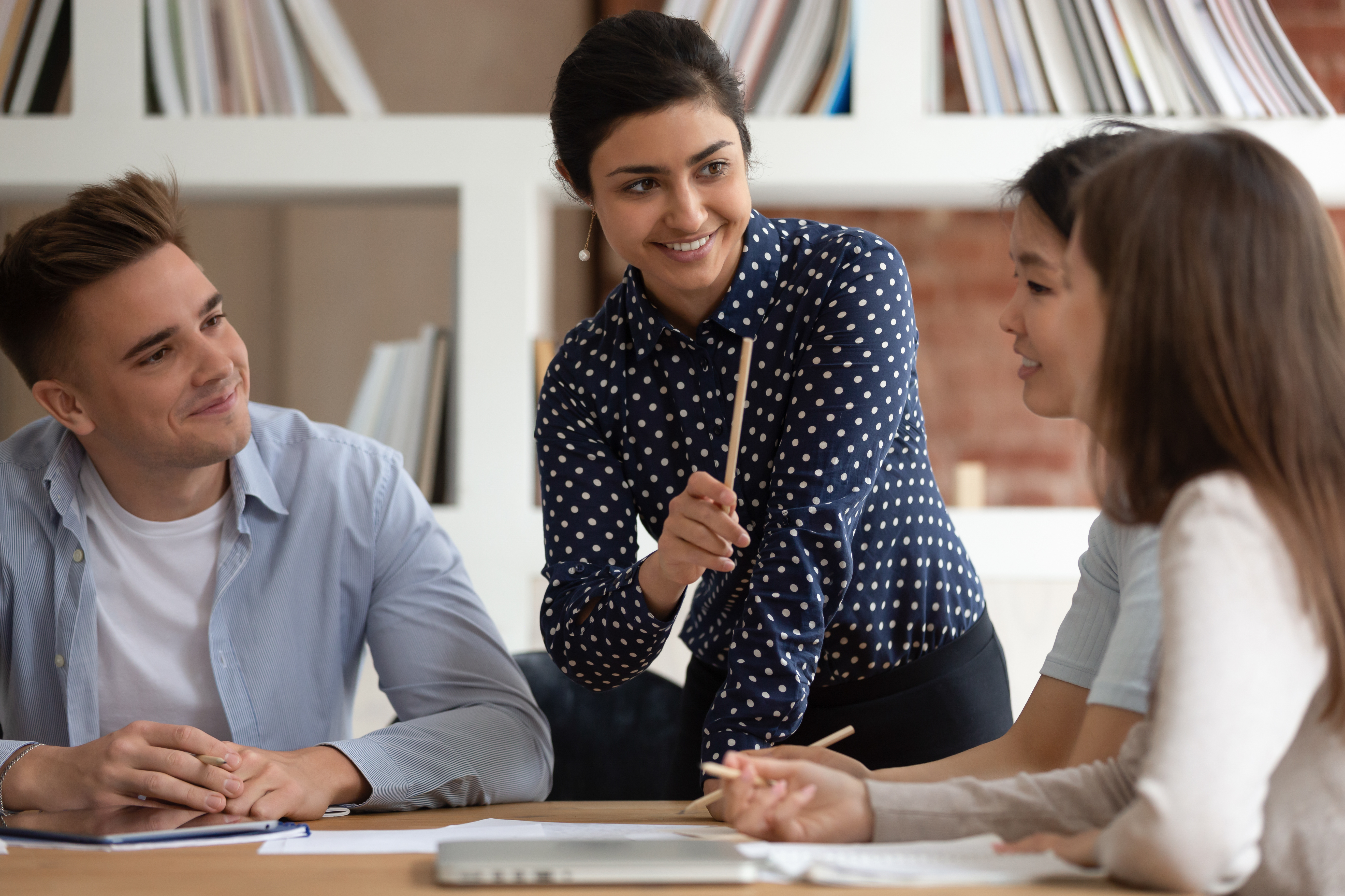 Groupe d'étudiants qui discute