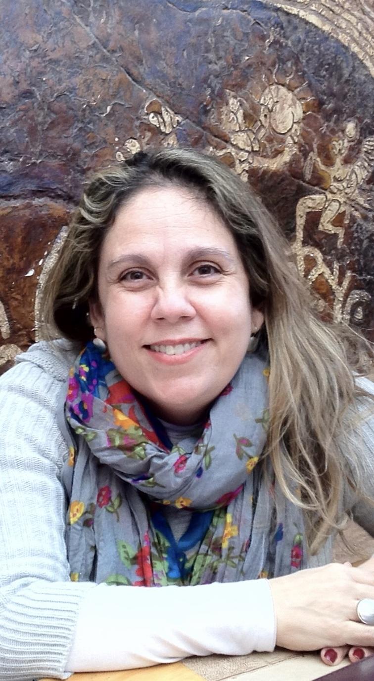 Headshot of Isabel Martins