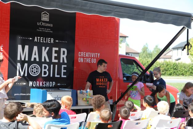 Le Maker Mobile lors d'un événement communautaire.