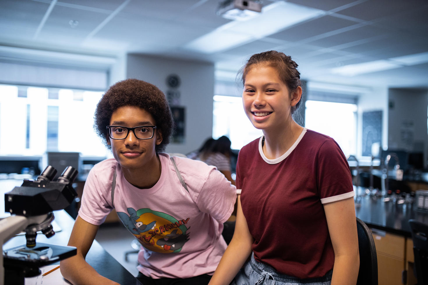 Deux étudiants de l'École secondaire de la Faculté de génie.
