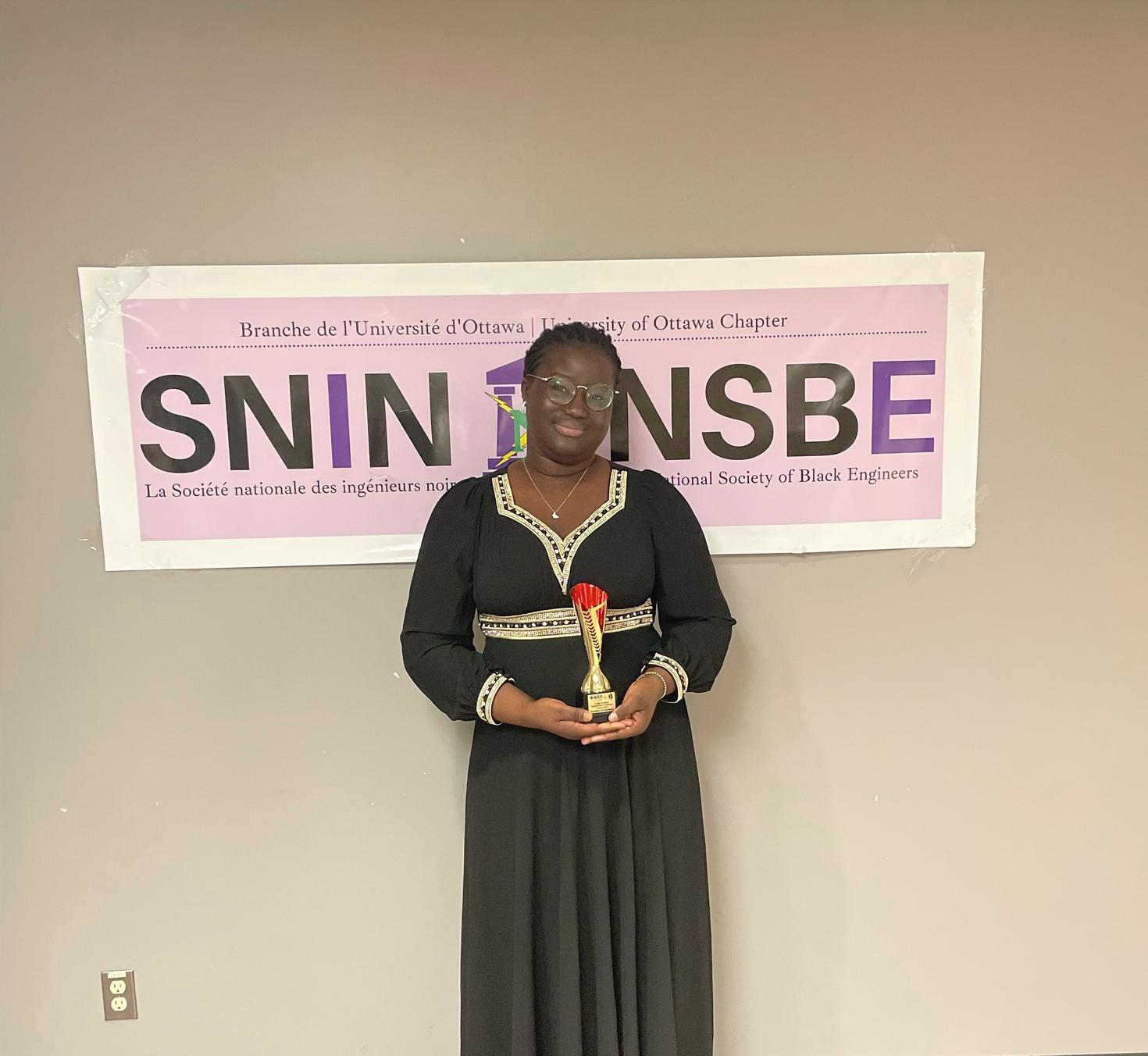 Aminata Yakha Sarr avec son prix