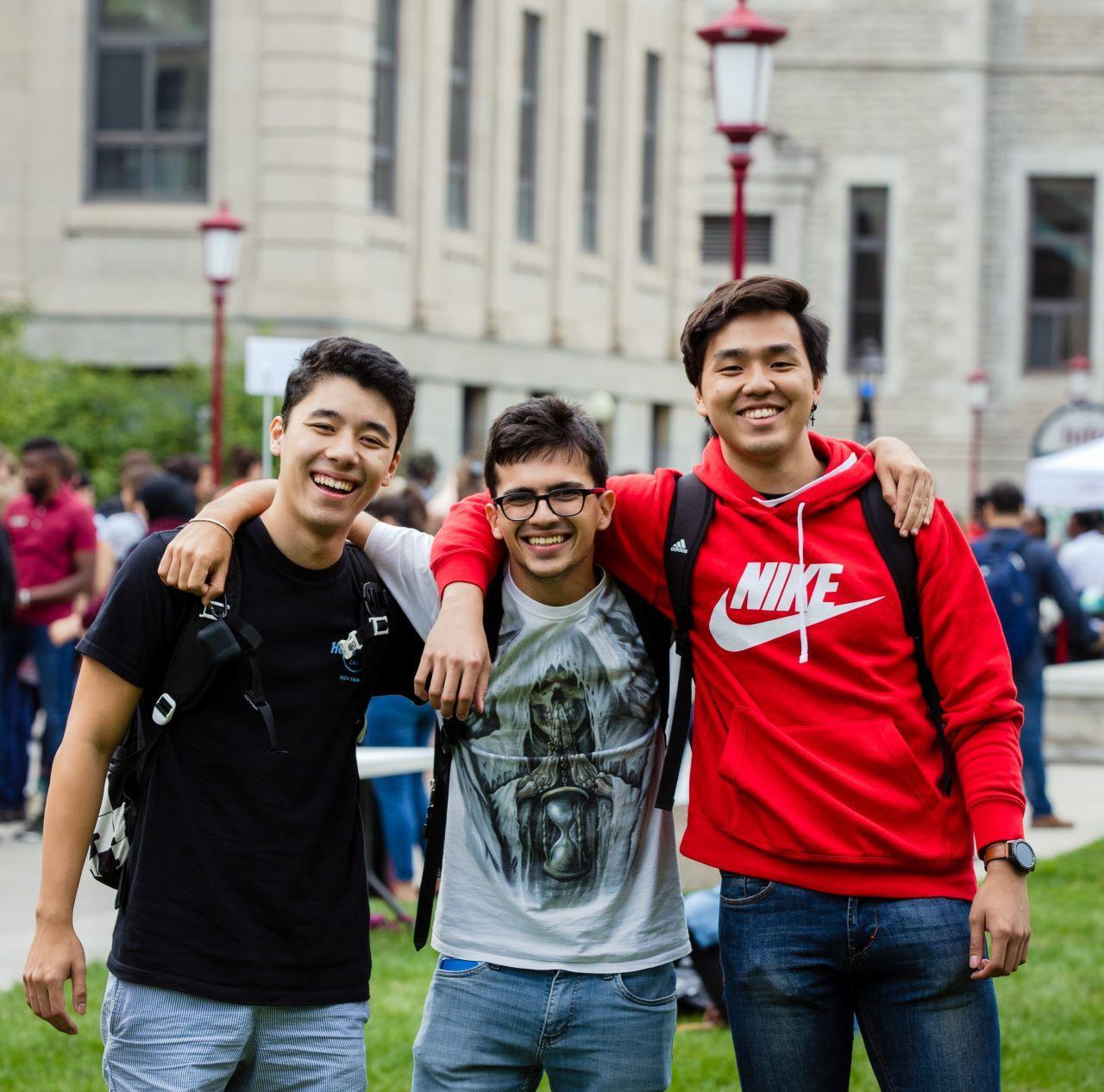 Un groupe étudiant à une activité de la semaine d'accueil.