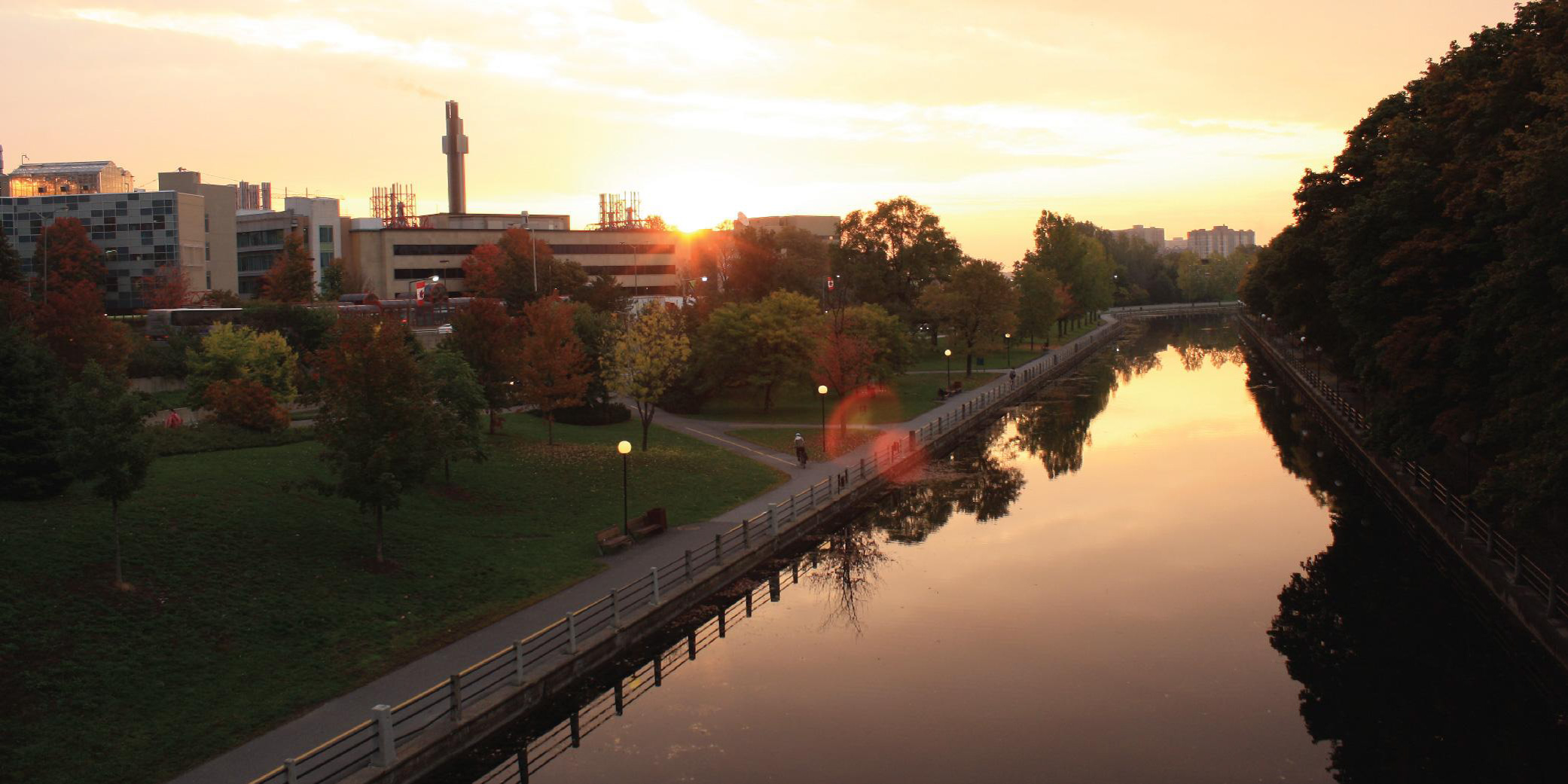 Coucher de soleil sur le campus de l'Université d'Ottawa