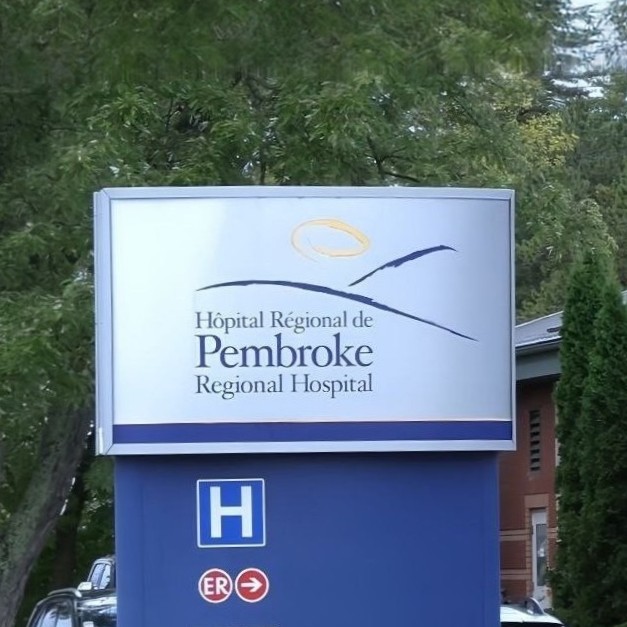 Logo de l'hôpital Pembroke à l'extérieur