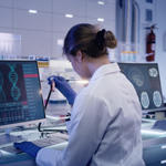 Femme scientifique dans un laboratoire étudiant l'ADN