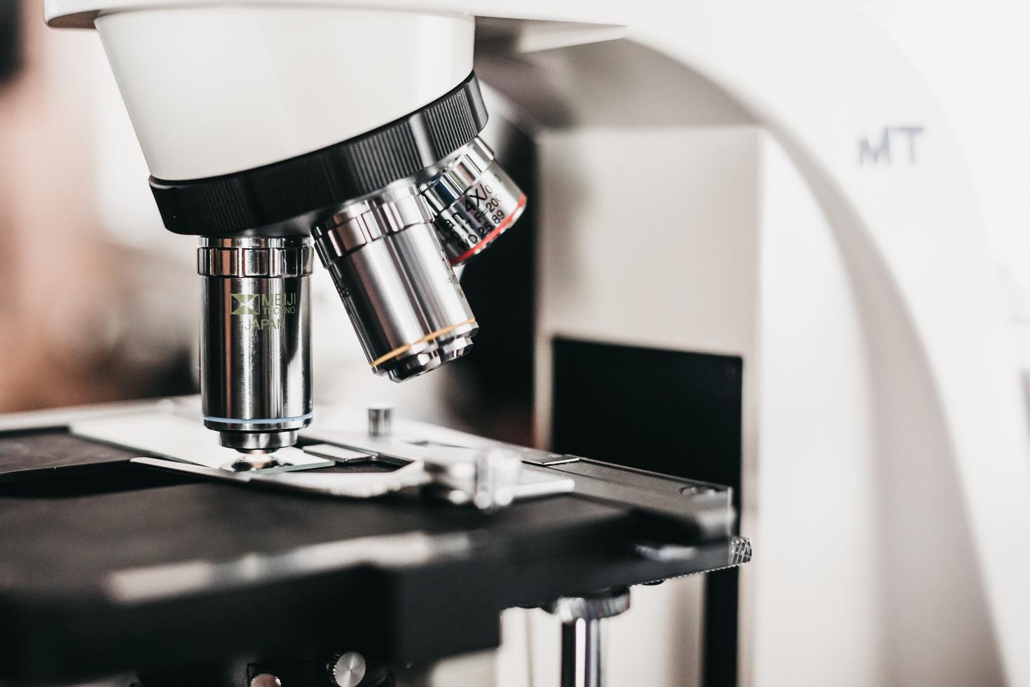 un microscope