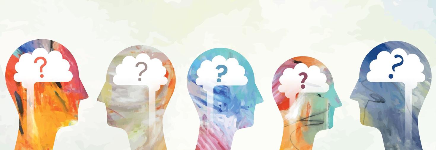 Têtes avec un cerveau et des points d'interrogation