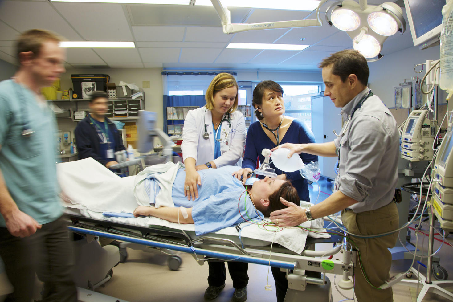 Groupe de médecins en situation d'urgence