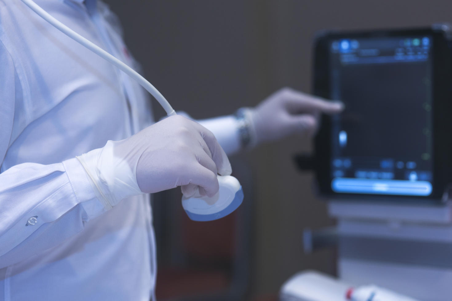 Dispositif médical par ultrasons pour le diagnostic, le médecin en touchant l’écran